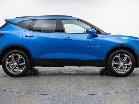 Used 2025 Chevrolet Blazer LT FWD image 11