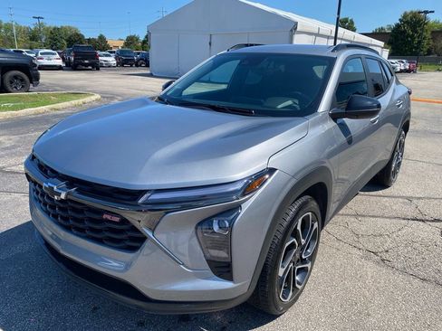 Used 2024 Chevrolet Trax RS w/ Driver Confidence Package FWD image 3