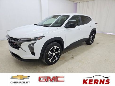 Used 2024 Chevrolet Trax RS w/ Driver Confidence Package image 1