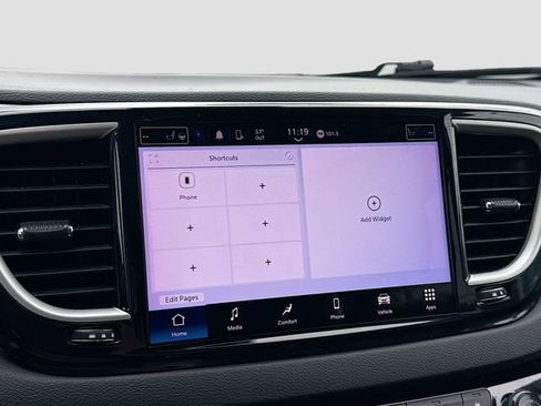 Used 2023 Chrysler Pacifica Touring-L FWD image 21