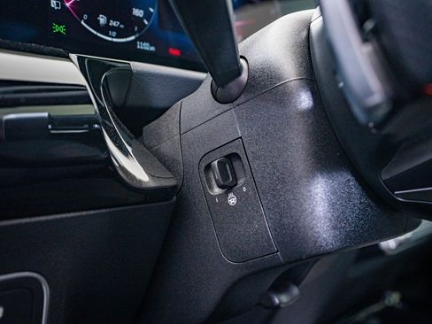 Certified 2025 Mercedes-Benz GLA 250 4MATIC image 38