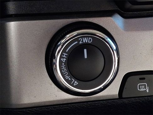 Used 2016 Toyota Tacoma SR5 w/ SR5 Appearance Package (SN) image 23