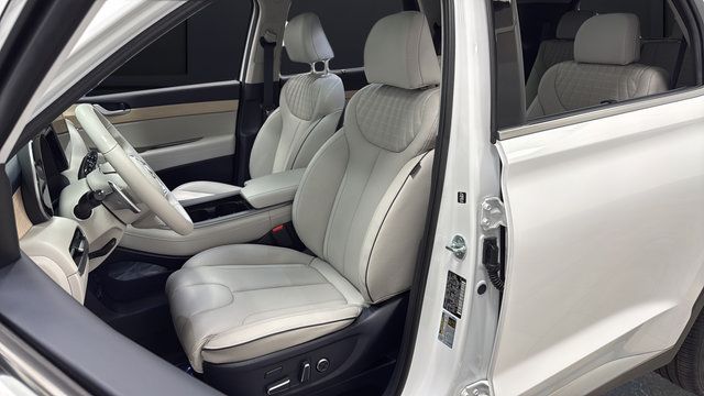 Used 2025 Hyundai Palisade Limited AWD/4WD image 9