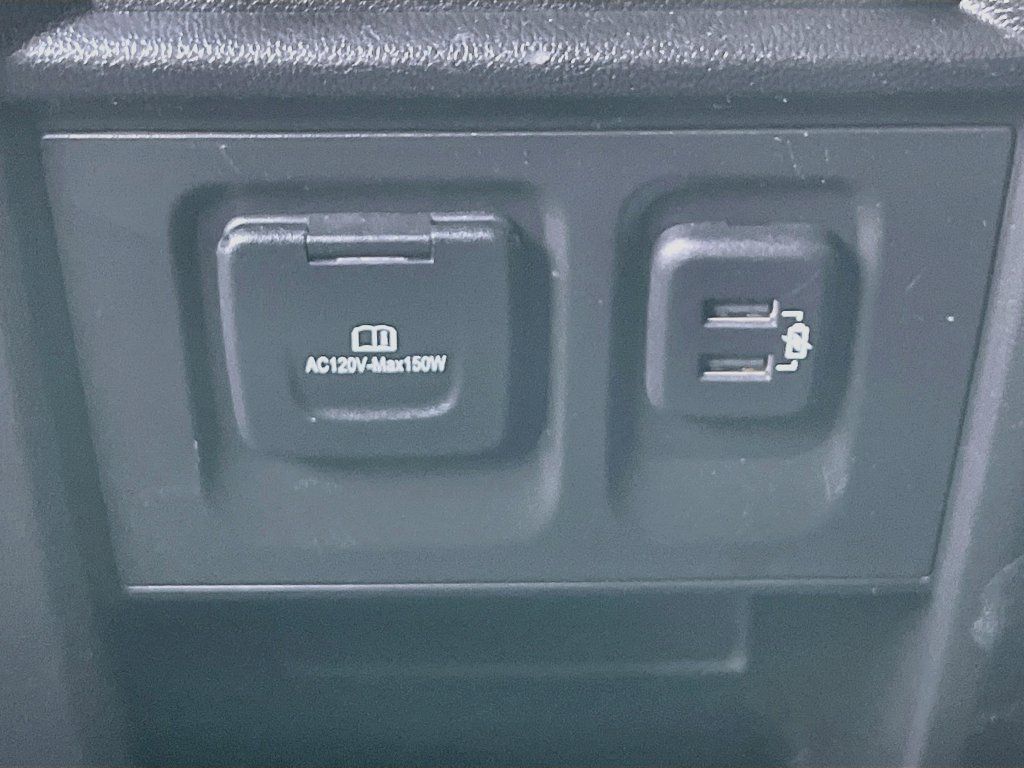 Used 2023 Chevrolet Traverse RS AWD/4WD image 27