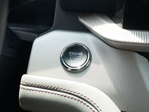 Used 2025 Ford Explorer Active w/ Active Comfort Package RWD image 28