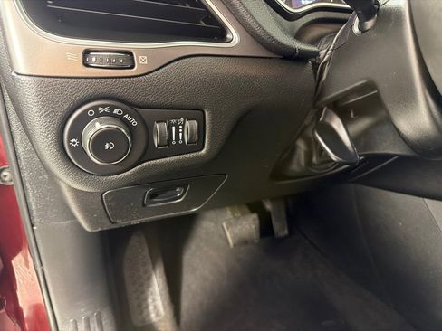 Used 2021 Jeep Cherokee Latitude Lux image 14