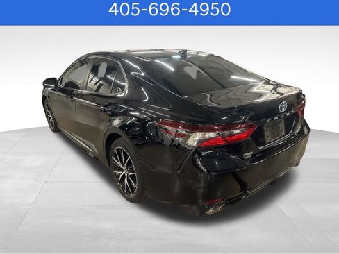Used 2022 Toyota Camry SE image 4