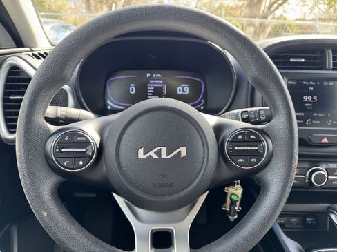 Used 2025 Kia Soul LX w/ LX Technology Package image 23