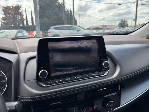 Used 2022 Nissan Rogue SV FWD image 24