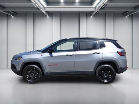 Used 2024 Jeep Compass Trailhawk AWD/4WD image 7
