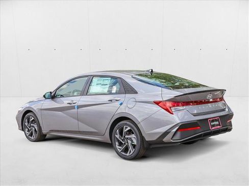 New 2025 Hyundai Elantra SEL image 7