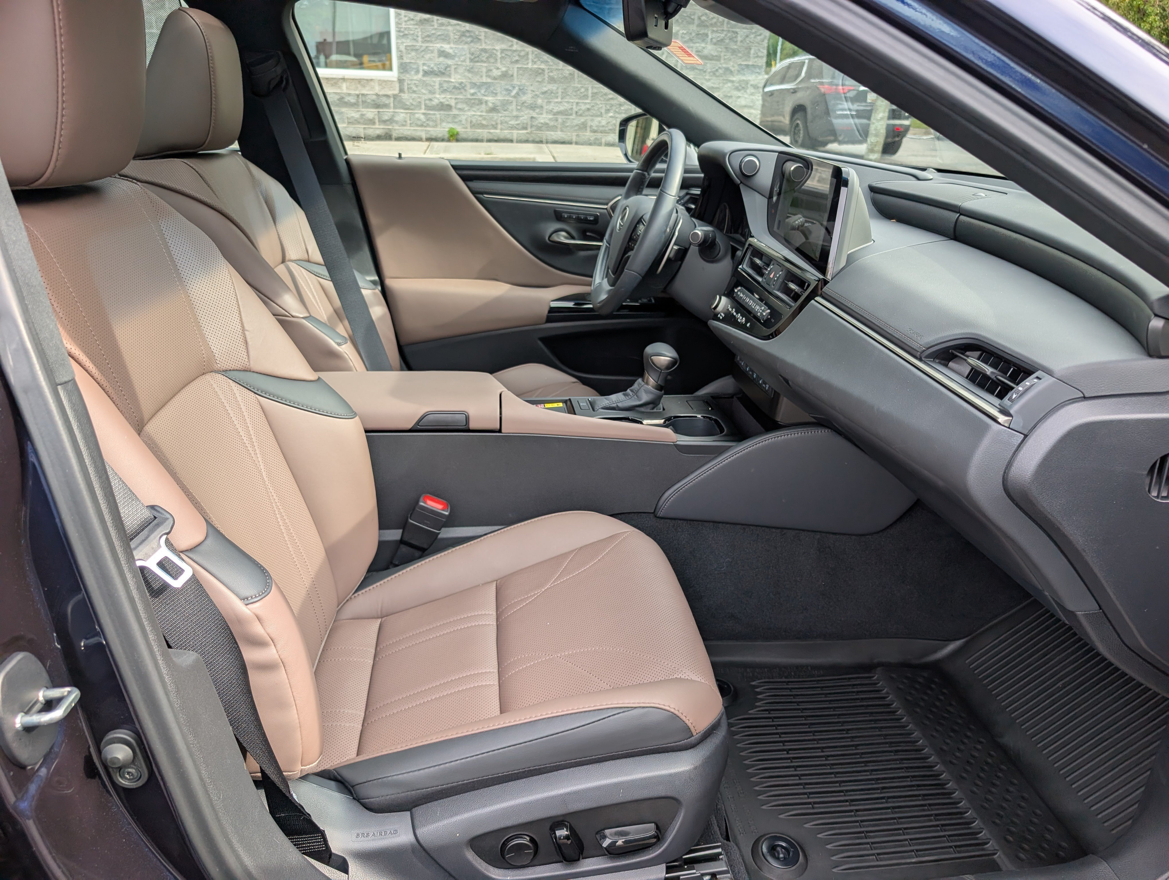 Used 2025 Lexus ES 350 Ultra Luxury FWD image 11