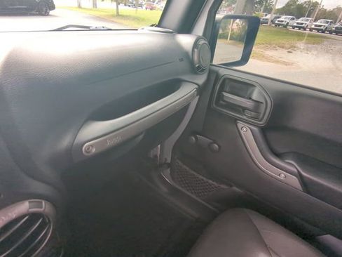 Used 2018 Jeep Wrangler Sport AWD/4WD image 18