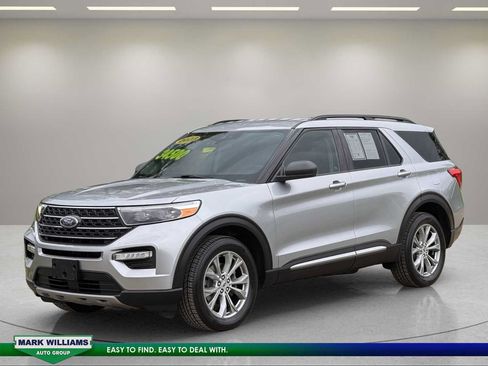 Used 2023 Ford Explorer XLT w/ Equipment Group 202A AWD/4WD image 2