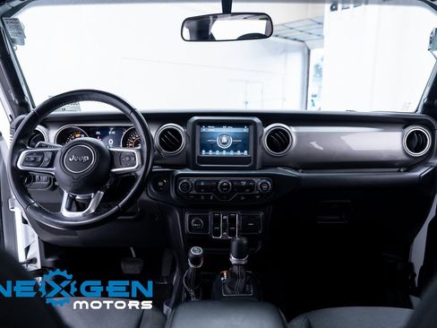 Used 2020 Jeep Wrangler Unlimited Sahara image 7