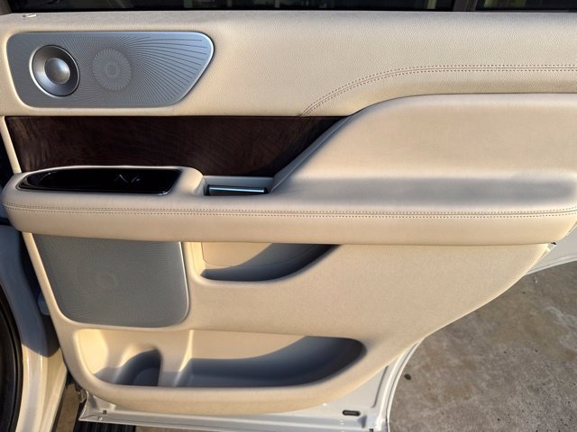 Used 2020 Lincoln Navigator Reserve w/ Luxury Package AWD/4WD image 18