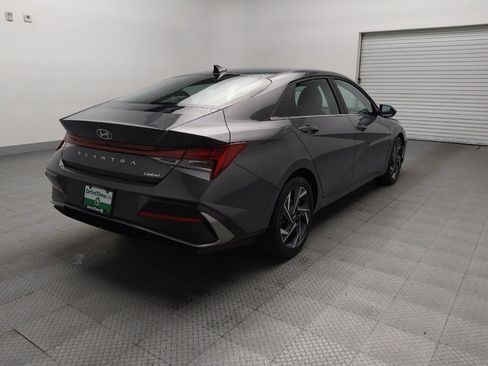 Used 2025 Hyundai Elantra Limited image 9