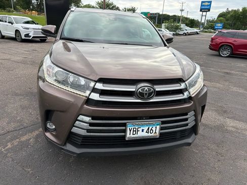 Used 2019 Toyota Highlander Limited Platinum AWD/4WD image 11