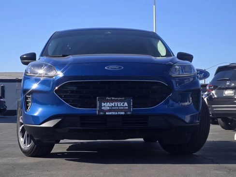 Used 2022 Ford Escape SE w/ SE Sport Appearance Package FWD image 2