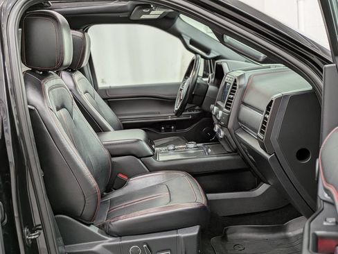 Used 2019 Ford Expedition Limited w/ Equipment Group 303A AWD/4WD image 28