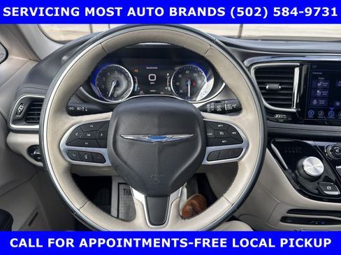 Used 2017 Chrysler Pacifica Limited image 38