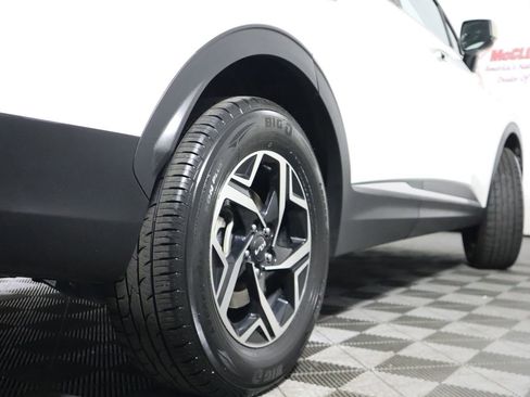 Used 2023 Kia Sportage LX image 12