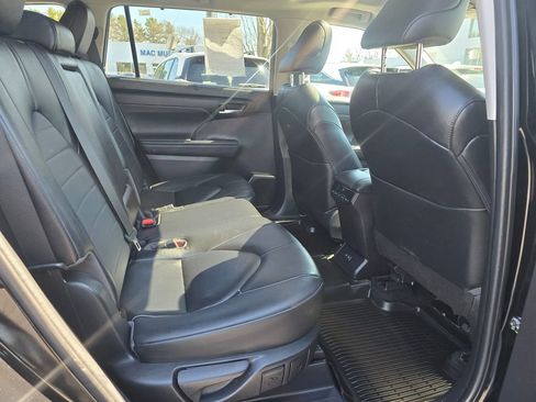 Used 2023 Toyota Highlander XLE image 13