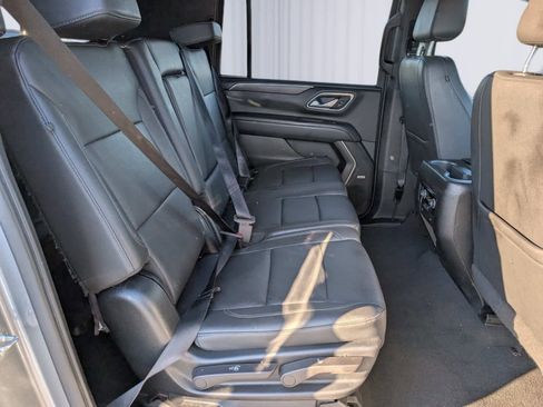 Used 2022 Chevrolet Suburban LT image 10