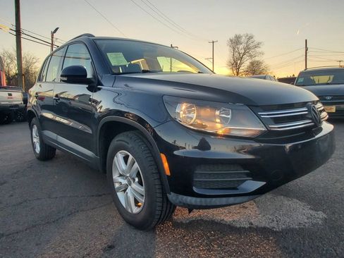 Used 2017 Volkswagen Tiguan S image 7