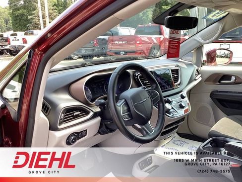 Used 2019 Chrysler Pacifica Touring Plus w/ Cold Weather Group FWD image 23