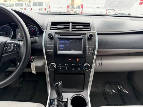 Used 2016 Toyota Camry image 25