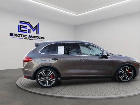 Used 2012 Porsche Cayenne Turbo w/ Sport Pkg image 7