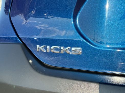 Used 2018 Nissan Kicks SR image 11