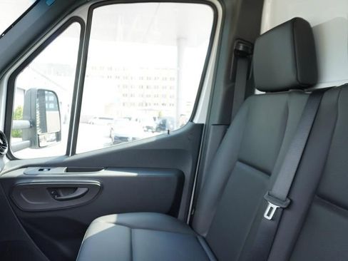 Used 2024 Mercedes-Benz Sprinter 4500 image 15