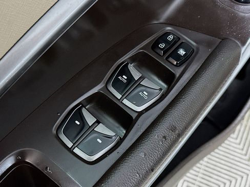 Used 2019 Hyundai Santa Fe XL image 18