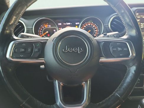 Used 2018 Jeep Wrangler Unlimited Sahara AWD/4WD image 30