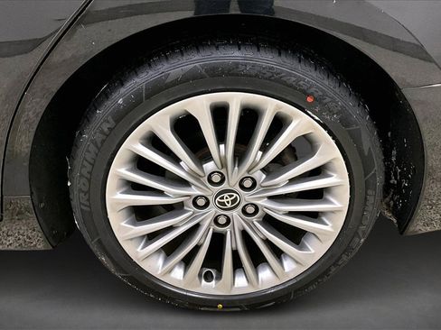 Used 2020 Toyota Avalon Limited image 31