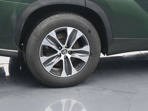 Used 2024 Toyota Highlander XLE FWD image 10