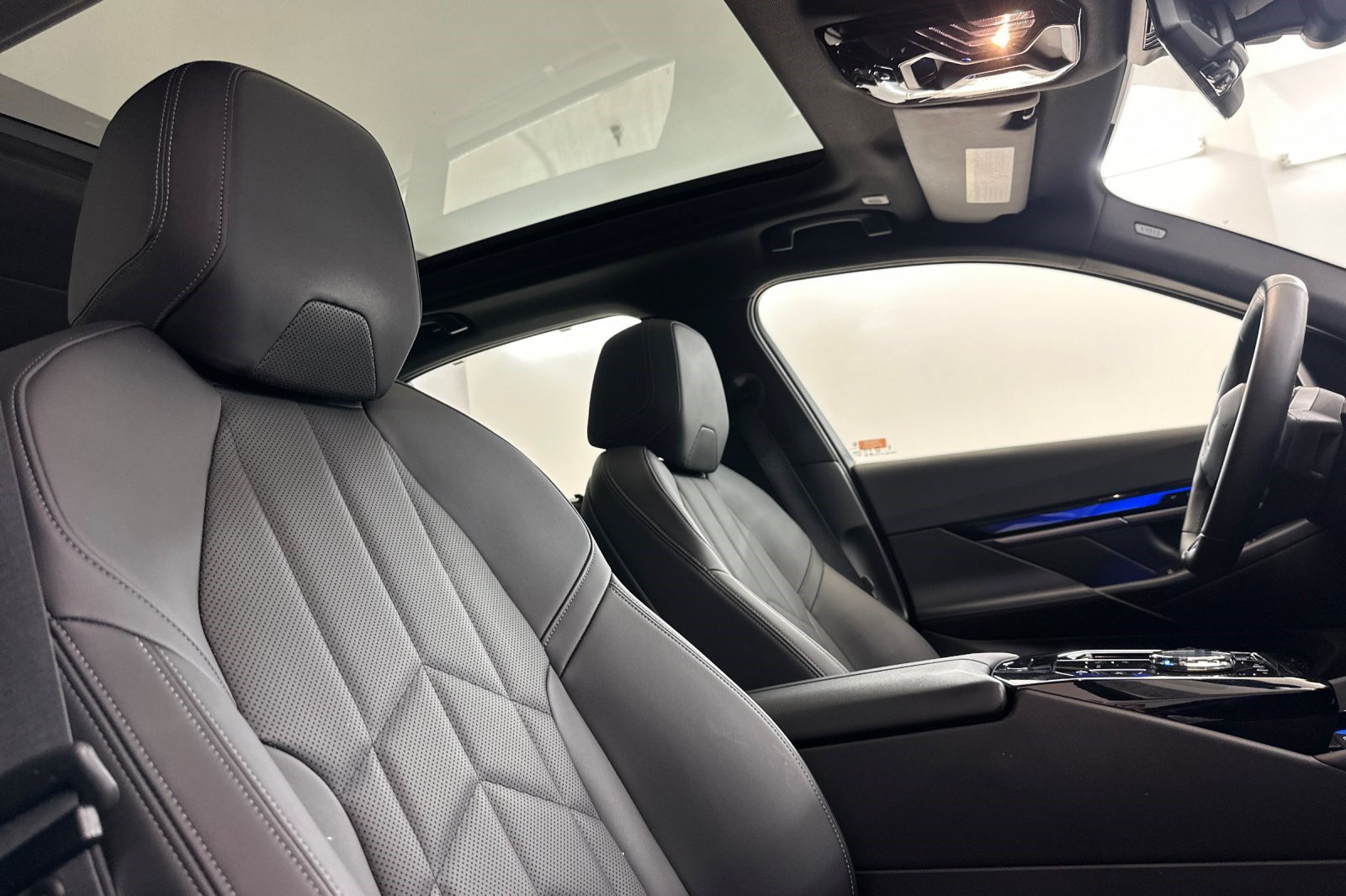 Used 2024 BMW i5 eDrive40i w/ Executive Package RWD image 29
