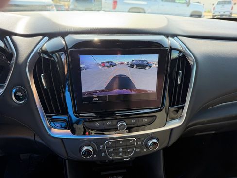 Used 2023 Chevrolet Traverse LT FWD image 11