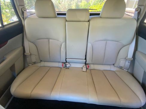 Used 2011 Subaru Outback 2.5i Limited AWD/4WD image 18