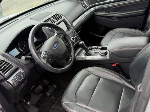Used 2019 Ford Explorer Sport image 4