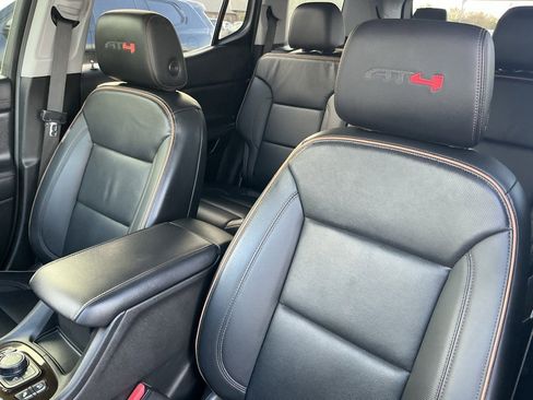 Used 2022 GMC Acadia AT4 w/ Preferred Package image 32