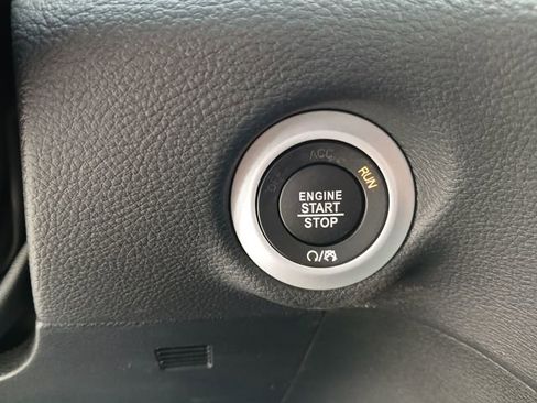 New 2026 Chrysler Pacifica Select AWD/4WD image 27