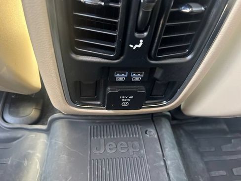 Used 2021 Jeep Grand Cherokee Limited AWD/4WD image 22