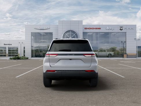 New 2025 Jeep Grand Cherokee Altitude w/ Trailer Tow Package AWD/4WD image 7