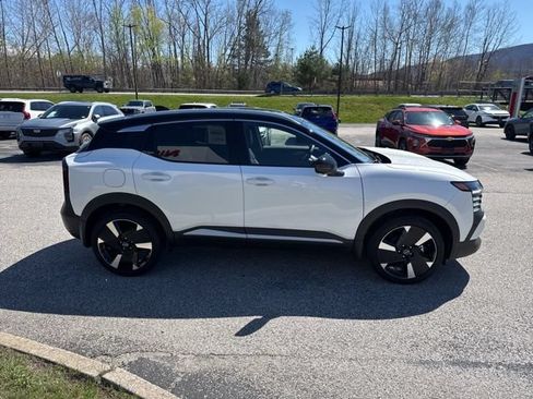 New 2026 Nissan Kicks SR w/ SR Premium Package AWD/4WD image 17