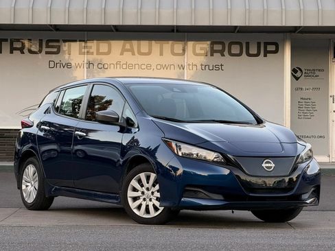 Used 2023 Nissan Leaf S FWD image 2