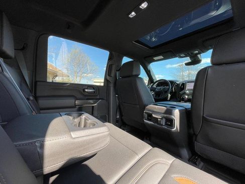 Used 2022 GMC Sierra 3500 AT4 w/ AT4 Premium Plus Package image 9