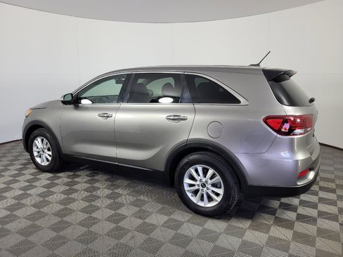 Used 2019 Kia Sorento FWD V6 image 3